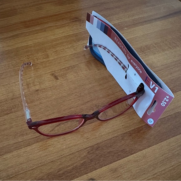 Red EV1 Premium Readers 2.5 with case - Picture 5 of 8